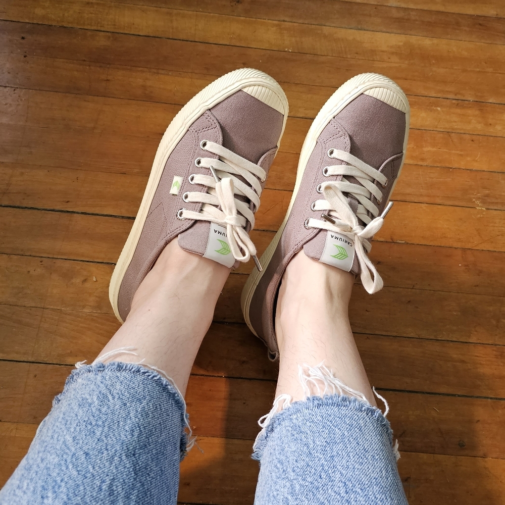 BARELY USED Cariuma Sneakers Taupe Gray